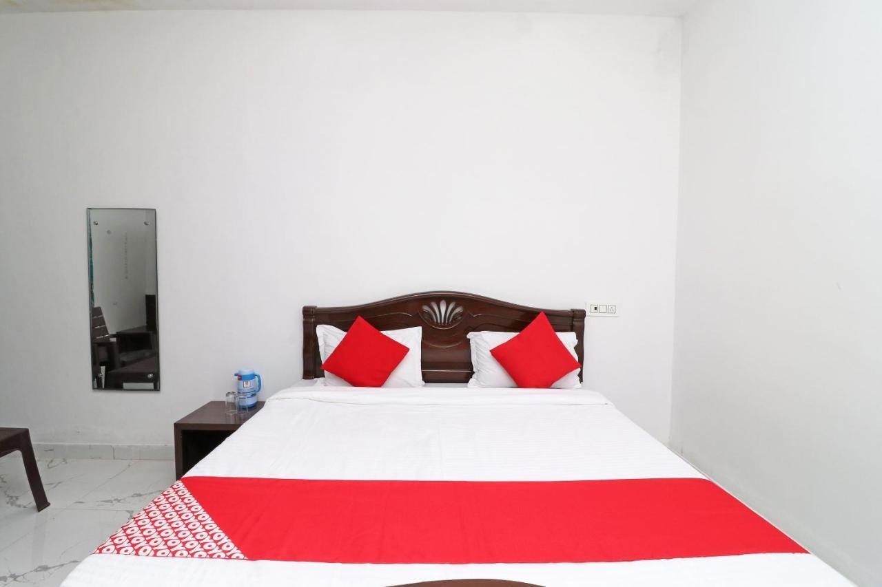 Oyo 29755 Hotel Jammu Airlines Екстер'єр фото